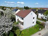 Titelfoto - Familiendomizil: Einfamilienhaus mit großem Garten und viel Potential