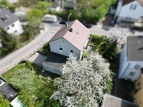 Rückseite mit Garage - 5 Zimmer Einfamilienhaus in Regensburg