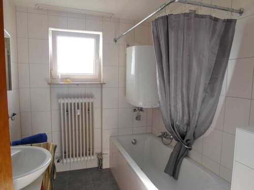modernes BAD - 1 Zimmer Etagenwohnung in Erlangen