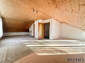 Zimmer im Dachgeschoss - 