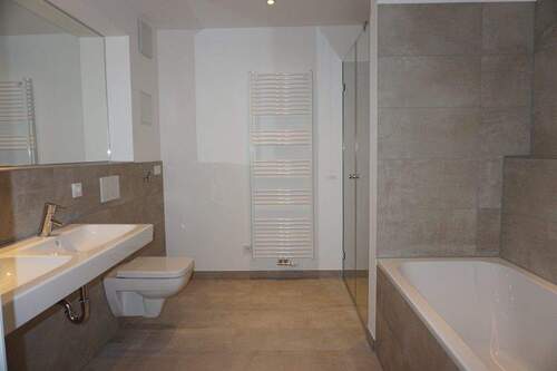 Bad - Etagenwohnung mit 97,00 m&sup2; in Kirchheim bei München zur Miete