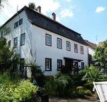 AUMÜLLER-Immobilien - Charmantes Einzelkulturdenkmal in der Altstadt, mit Hoffläche, Garten und Scheune - Wächtersbach
