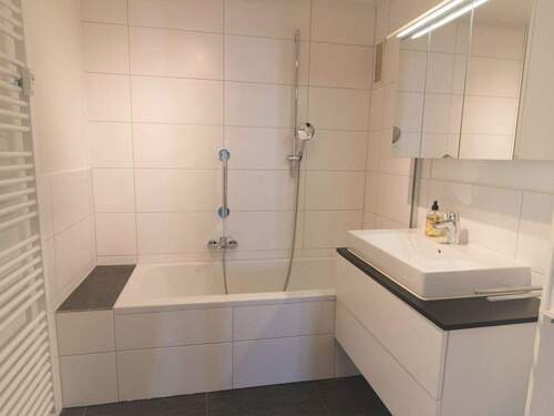 Modernes Badezimmer - Schöne 3,5-Zimmerwohnung in Pfullingen