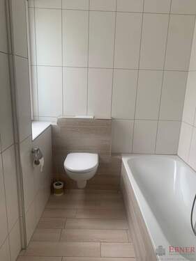 Bad mit Badewanne - 3 Zimmer Etagenwohnung in Deggendorf
