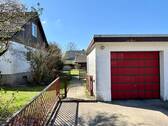 Hausansicht mit Garage - 