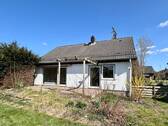 Hausansicht mit Terrasse - 