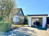 Hausansicht mit Garage - 