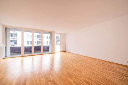 Wohnzimmer - 3 Zimmer Etagenwohnung zum Kaufen in Berlin