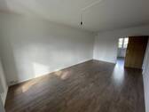 Bespielbild Wohnzimmer - 2 Zimmer Etagenwohnung zur Miete in Aschersleben