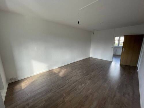 Bespielbild Wohnzimmer - 2 Zimmer Etagenwohnung zur Miete in Aschersleben