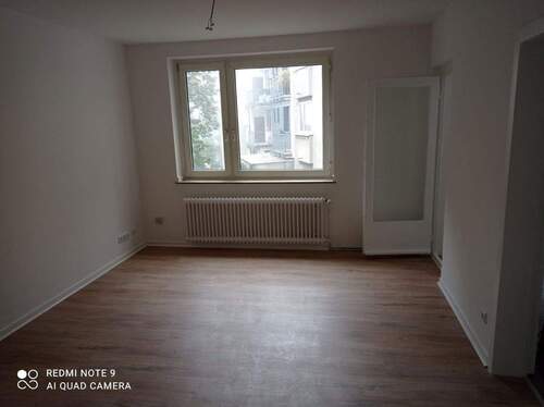 Wohnzimmer - 2 Zimmer Etagenwohnung zur Miete in Düsseldorf - Bezirk 8