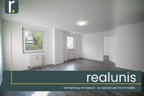 Titelbild - Renovierte 2-Zi.-Wohnung mit bis zu 2 TG-Stellplätzen - sofort verfügbar - nur bei realunis