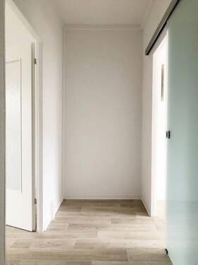 Blick in den Flur - 2 Zimmer Etagenwohnung zur Miete in Döbeln