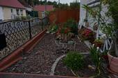 Beet zur Strasse hin - 