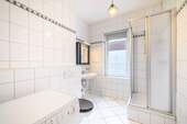 Duschbad mit Waschmaschine - 