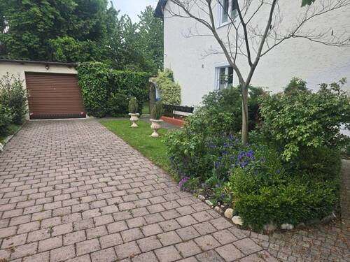 Garageneinfahrt (Osten) - 