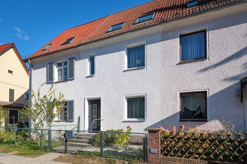 Außenansicht Häuserreihe - Top saniertes und bezugsfertiges Reihenhaus - einziehen und gleich wohlfühlen