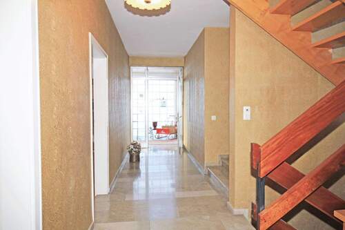 Diele - Einfamilienhaus mit 175,00 m&sup2; in Albstadt zum Kaufen