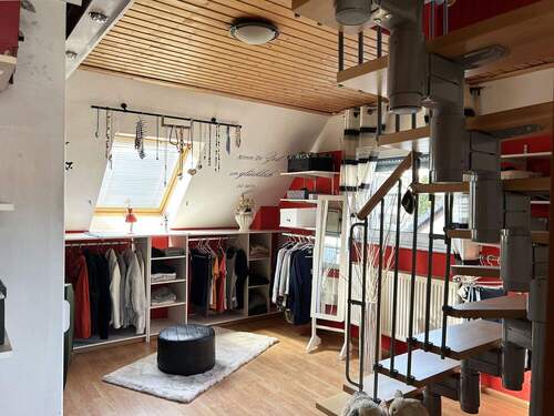 Kinder-/ Ankleidezimmer - 