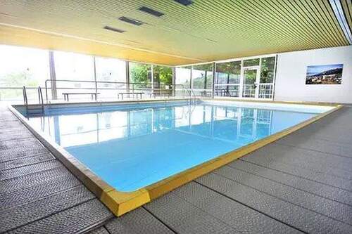 Panoramaschwimmbad beheitzt mit Rheinblick.jpg - 