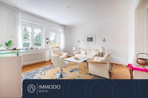 Wohnzimmer - 7 Zimmer Einfamilienhaus zum Kaufen in Berlin