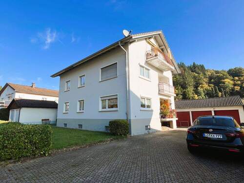 Aussen Ansicht Straße.jpg - 9 Zimmer Mehrfamilienhaus, Wohnhaus in Kleines Wiesental