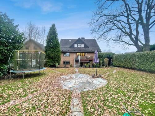 Hausansicht Garten - 1 Zimmer Mehrfamilienhaus, Wohnhaus zum Kaufen in Troisdorf