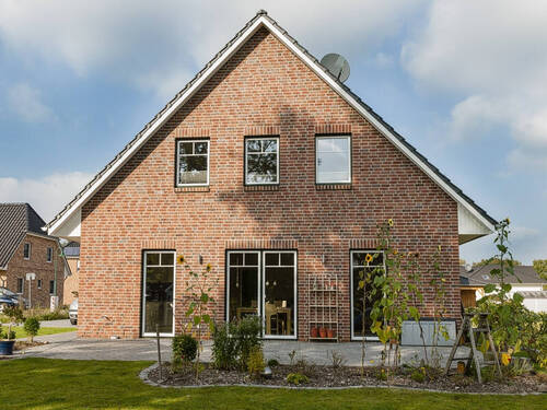 Beispiel Abbildung mit Sonderleistungen - 4 Zimmer Einfamilienhaus in Kellinghusen