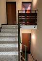 Treppenhaus zur Wohnug, halbe Treppe hoch - 
