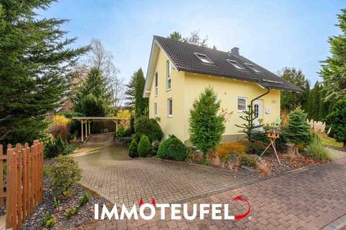 Hausansicht - Einziehen und Wohlfühlen - gepflegtes Haus in Adelsberg mit viel Platz für die ganze Familie