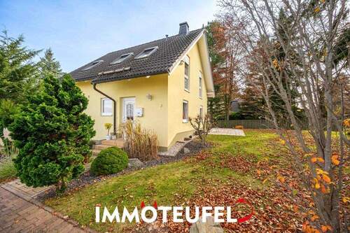 Hausansicht - 5 Zimmer Einfamilienhaus zum Kaufen in Chemnitz