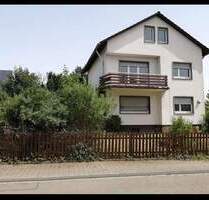 Großzügiges Familienglück in Spöck: 7 Zimmer mit separierbarem Dachgeschoss & Baugenehmigung