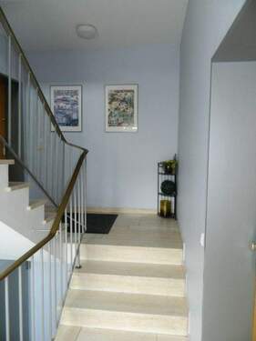 Treppenhaus - 3 Zimmer Etagenwohnung zur Miete in Mülheim an der Ruhr