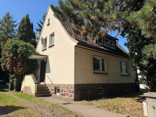 PHOTO-2025-12-15-14-02-03.jpg - Zentral gelegenes Ein-bis Zweifamilienhaus mit großem Garten