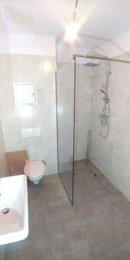 Bad mit Dusche - 