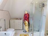 Vollwertiges Badezimmer im Obergeschoss - 