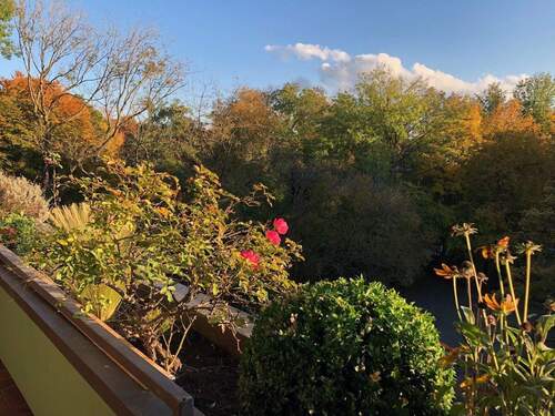 Blick vom Balkon - Hell, sonnig, ruhig und zentral - 2-Zimmer Wohnung im Herzen von Gröbenzell