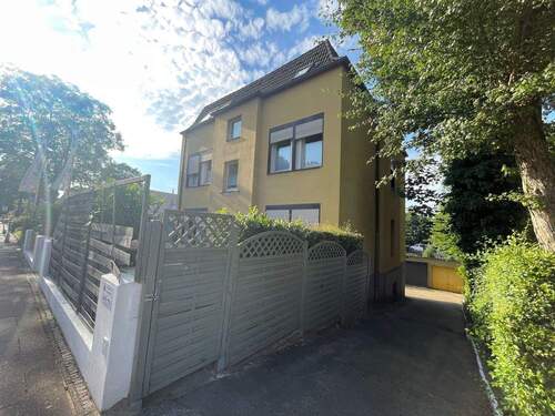 Seite Garagenzufahrt - 1 Zimmer Mehrfamilienhaus, Wohnhaus zum Kaufen in Hamburg