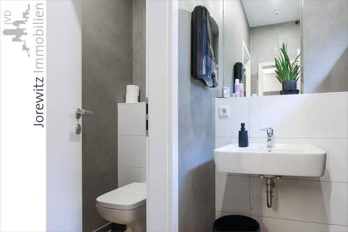 011 - Fitnessstudio EG - WC - 