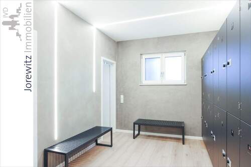 010 - Fitnessstudio EG - Umkleide - 