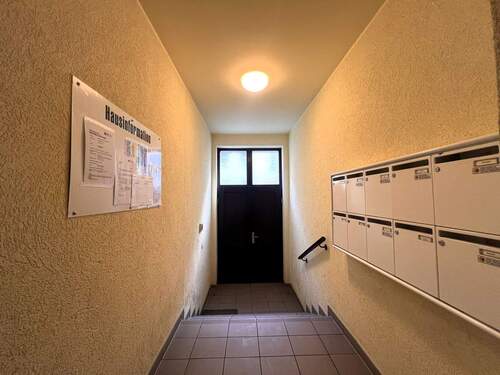 Treppenhaus - 2 Zimmer Etagenwohnung in Leipzig