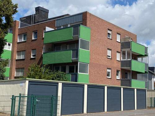 Hausansicht - FreiRaum... Auf gute Nachbarschaft! Sehr schöne Obergeschoss-Mietwohnung mit Balkon und Garage in Erkelenz-Stadt