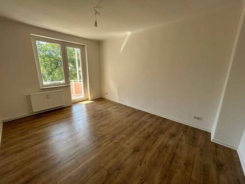 Beispielbild Wohnzimmer - Helle 2-Zimmer-Wohnung mit Balkon in ruhiger Lage!