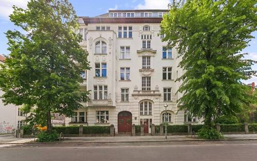 Bild 1 - Mommsenstraße- Stilvolle Altbauwohnung mit zwei Balkonen in Toplage Charlottenburg