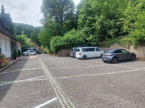 ausreichende Parkmöglichkeiten - 