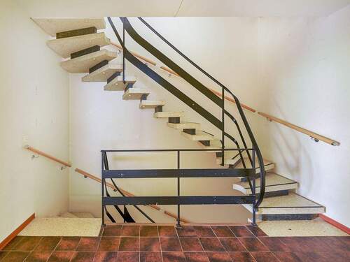 Treppenhaus - 6 Zimmer Doppelhaushälfte zum Kaufen in Stutensee / Friedrichstal