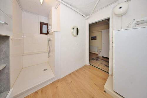 Heizungsraum mit Dusche - 