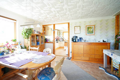 Esszimmer mit Zugang zum Balkon - 