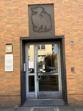 Haustür - 3 Zimmer Etagenwohnung zur Miete in Hannover