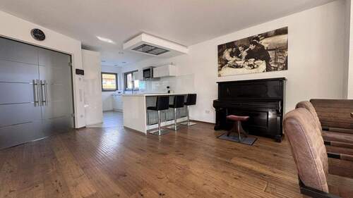 Wohnzimmer - 7 Zimmer Einfamilienhaus in Hilpoltstein